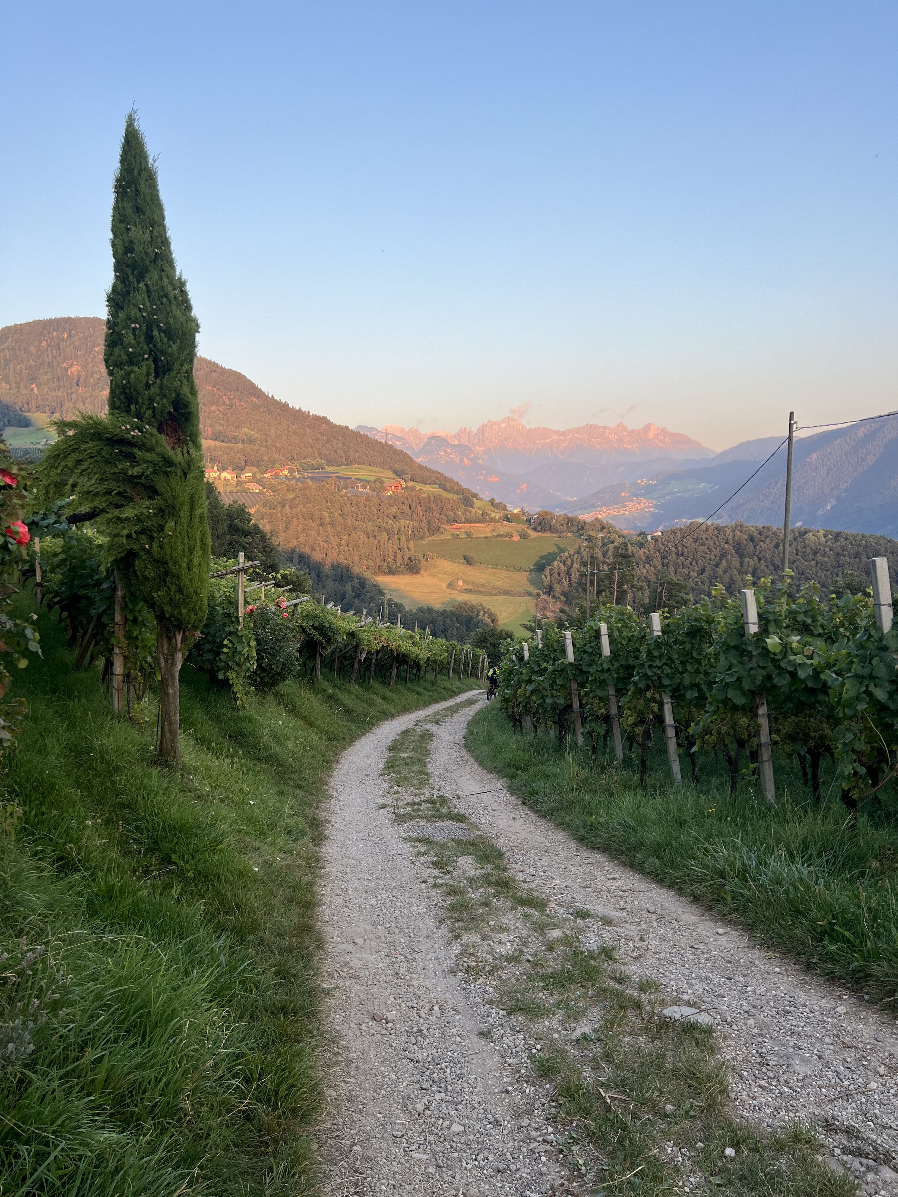 Abendspaziergang mit Blick ins Tal